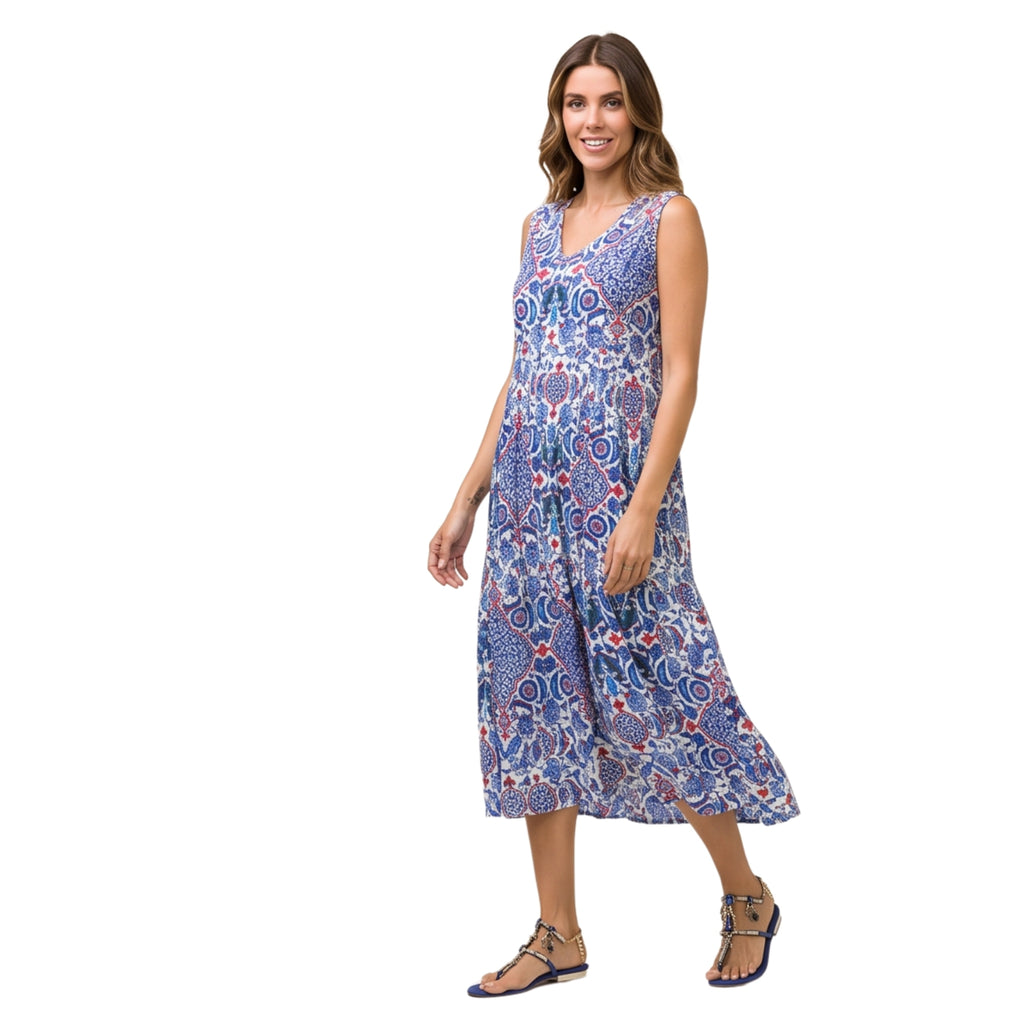 Abito estivo lungo in viscosa a stampa etnica bluette/bianco – modello curvy a spalla larga