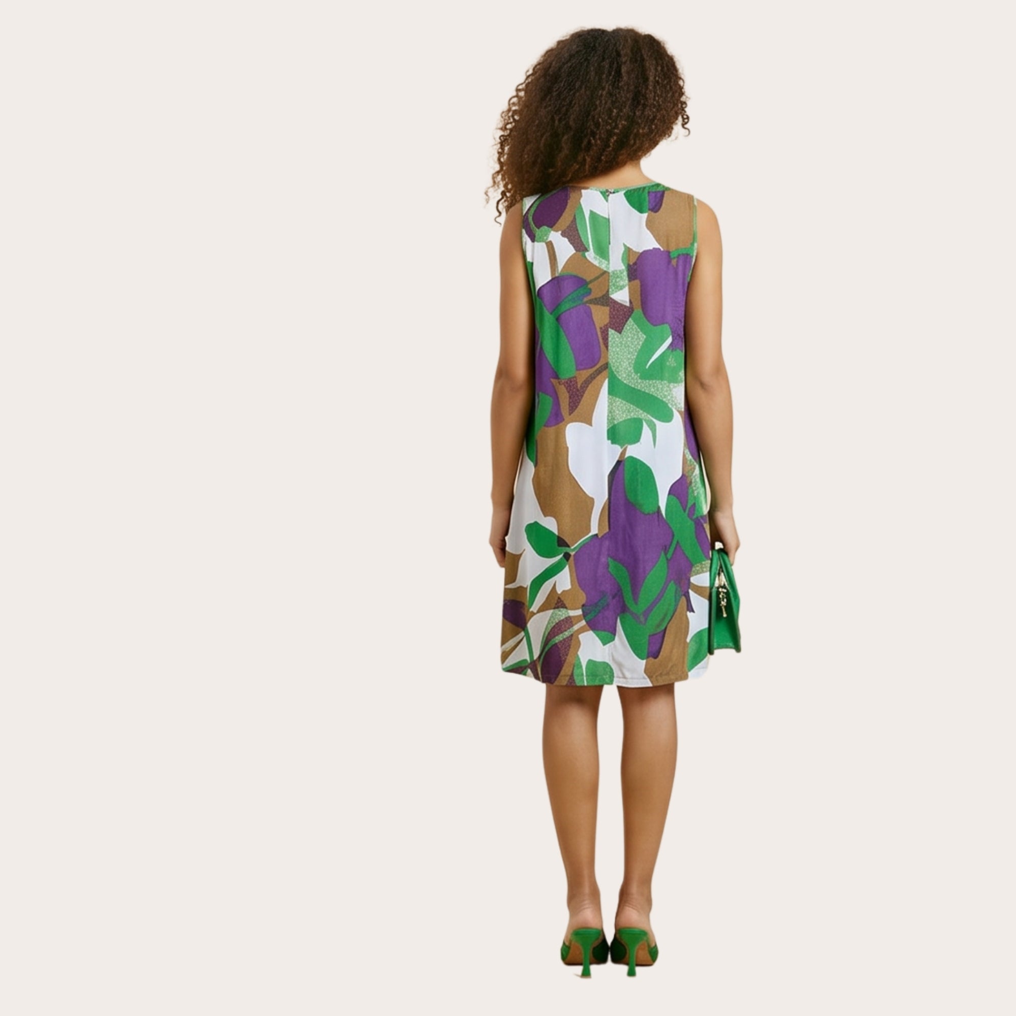 Abito estivo in viscosa fantasia verde/viola con paillettes oro – modello curvy ampio (a1204)