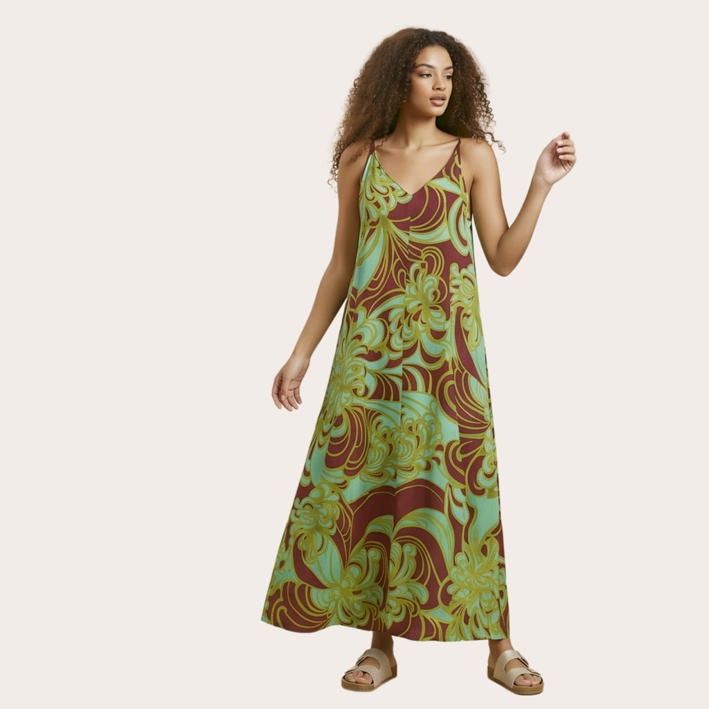 Abito estivo lungo in viscosa fantasia verde – modello curvy a campana con bretelline