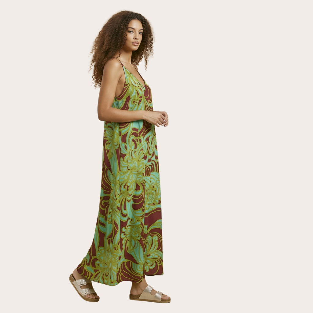 Abito estivo lungo in viscosa fantasia verde – modello curvy a campana con bretelline