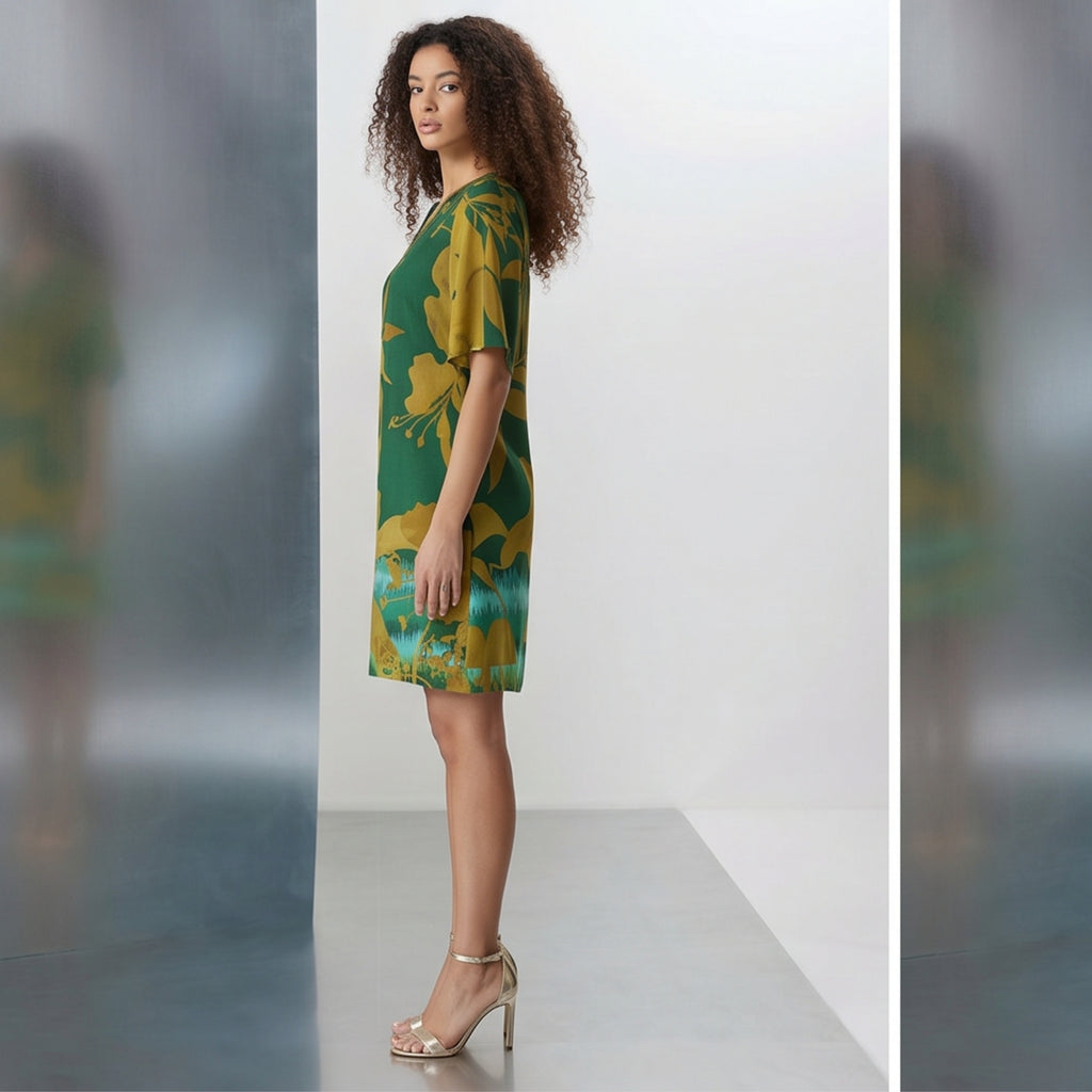 Abito estivo sacchetto in viscosa fantasia floreale verde/bronzo – curvy con manica