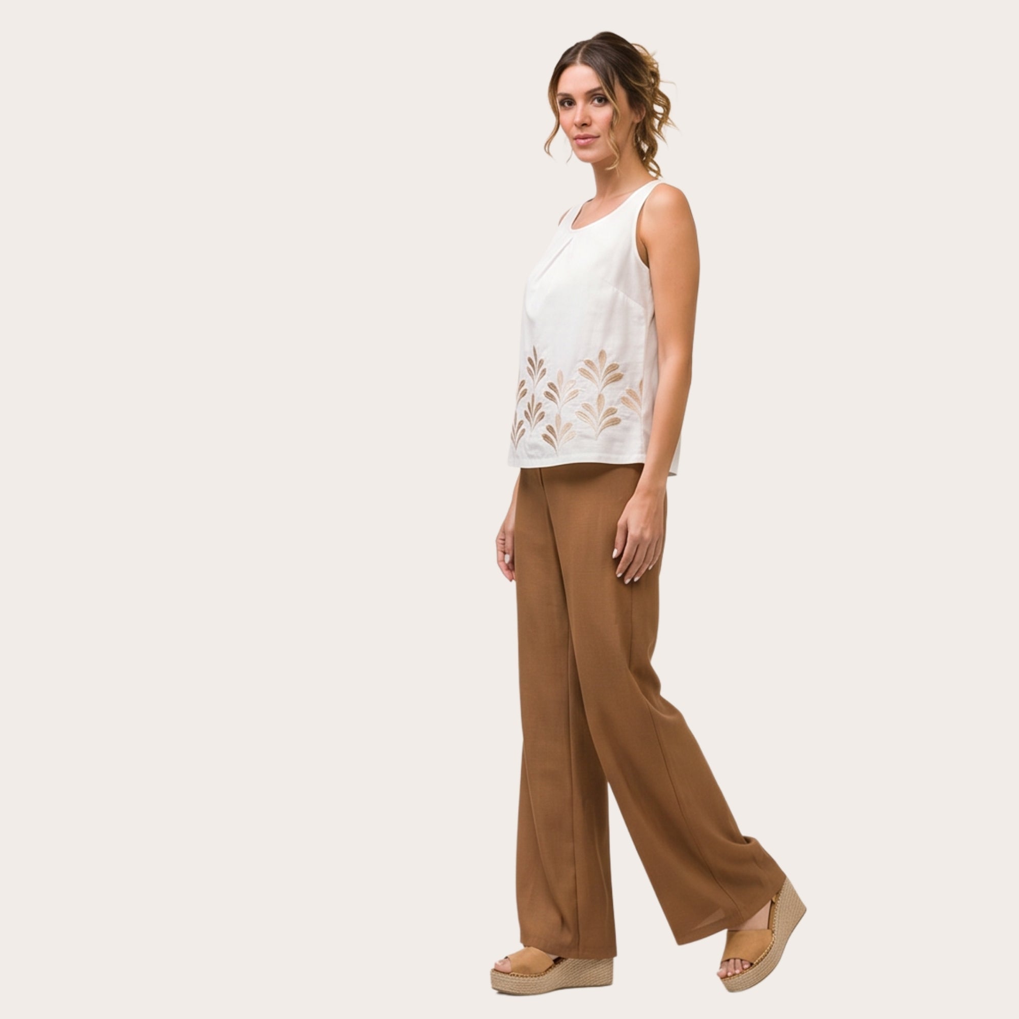 Canotta curvy in cotone ricamato bianco – modello a campana (MD326)