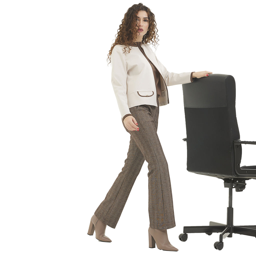 Pantalone flare con tasche