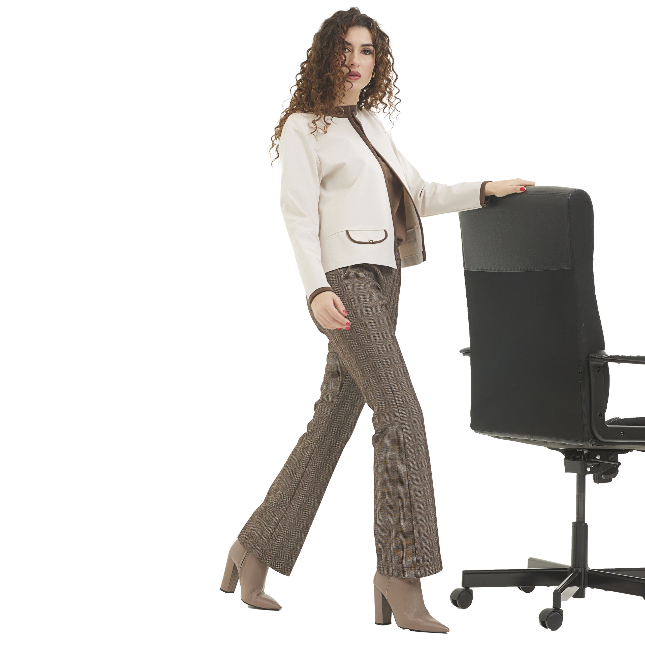 Pantalone flare con tasche