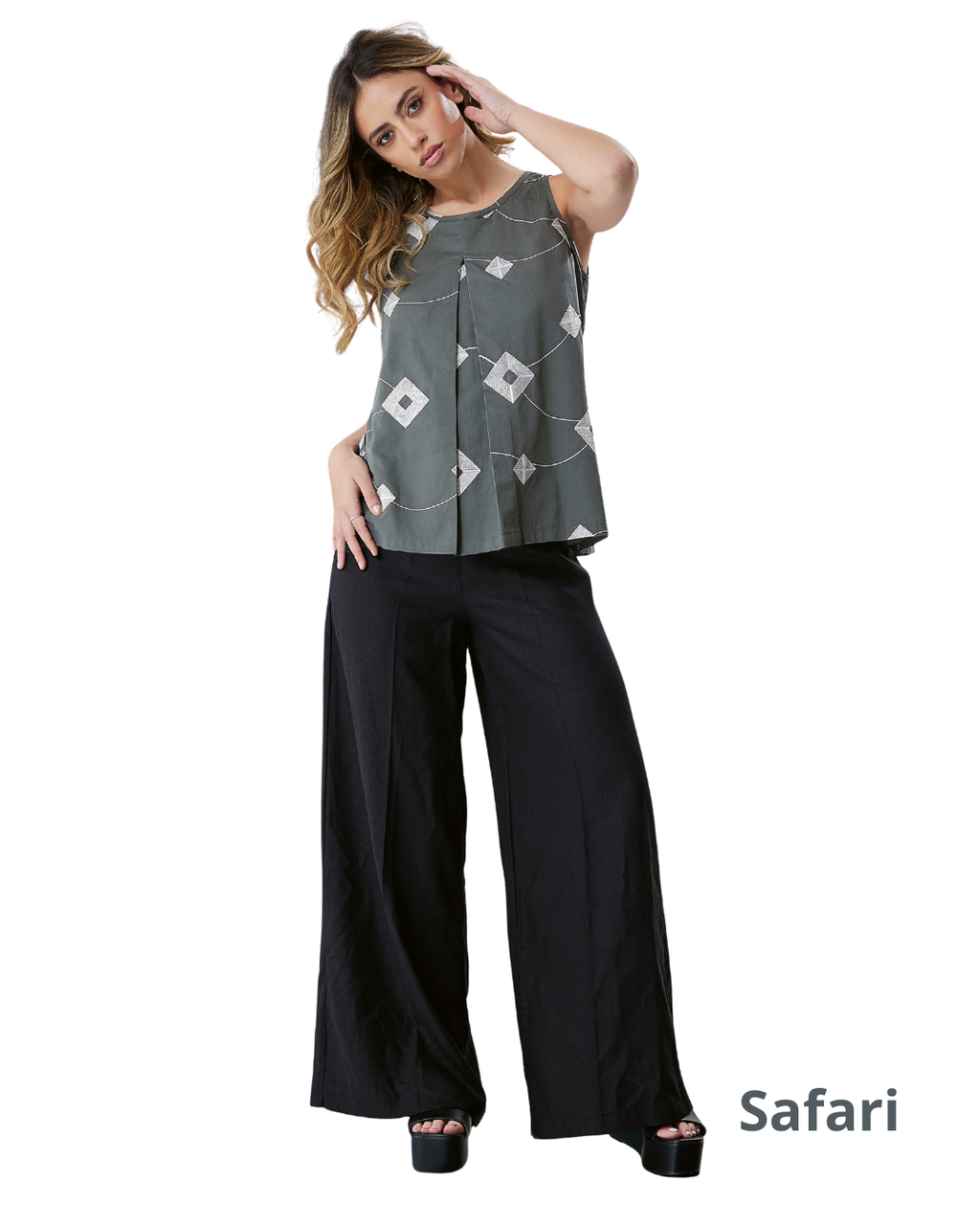 Canotta curvy in cotone ricamato a rombi – modello a campana con pence