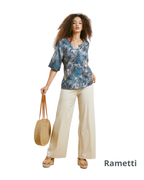 Maglia curvy mezza manica in cotone fantasia celeste/beige – modello svasato (MD406)